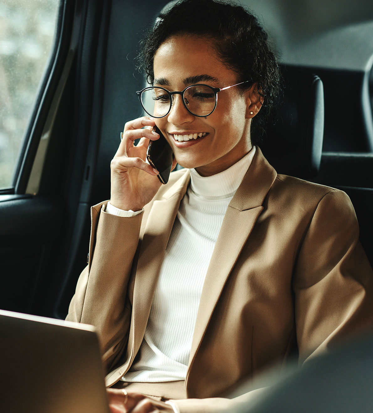 Woman in car speaking on phone blog-5